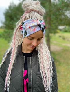 Peapaelte aeg on käes! Eile õhtul ja täna hommikul oli nii mõnus, kui kõrvad kaetud.
Tuul on nii külm, et ilma enam ei tahakski olla.. 🙈
Saadaval ühevärvilised ja mustriga mudelid, suurused 52-58.
Hind: 12€
Vali enda lemmik siin: https://elsi.ee/product-category/naistepeapaelad/