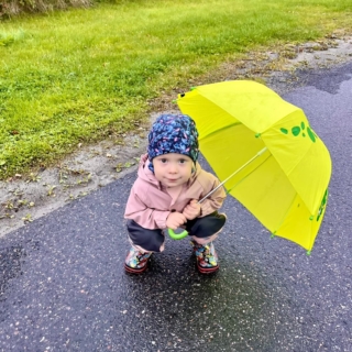 Stitchi hullus jätkub 😍
Elsa ja Käpapatrulli kõrval on see selgelt 3. koha omanik. Kui suur huvi selle kanga vastu, lihtsalt vauuu! 
Peapaelad, eraldi mütsid-torusallid ja tuukrimütsid (ka talveks). Kangast on veel 2 toote jagu - tellimiseks kirjuta meile sõnum 💌