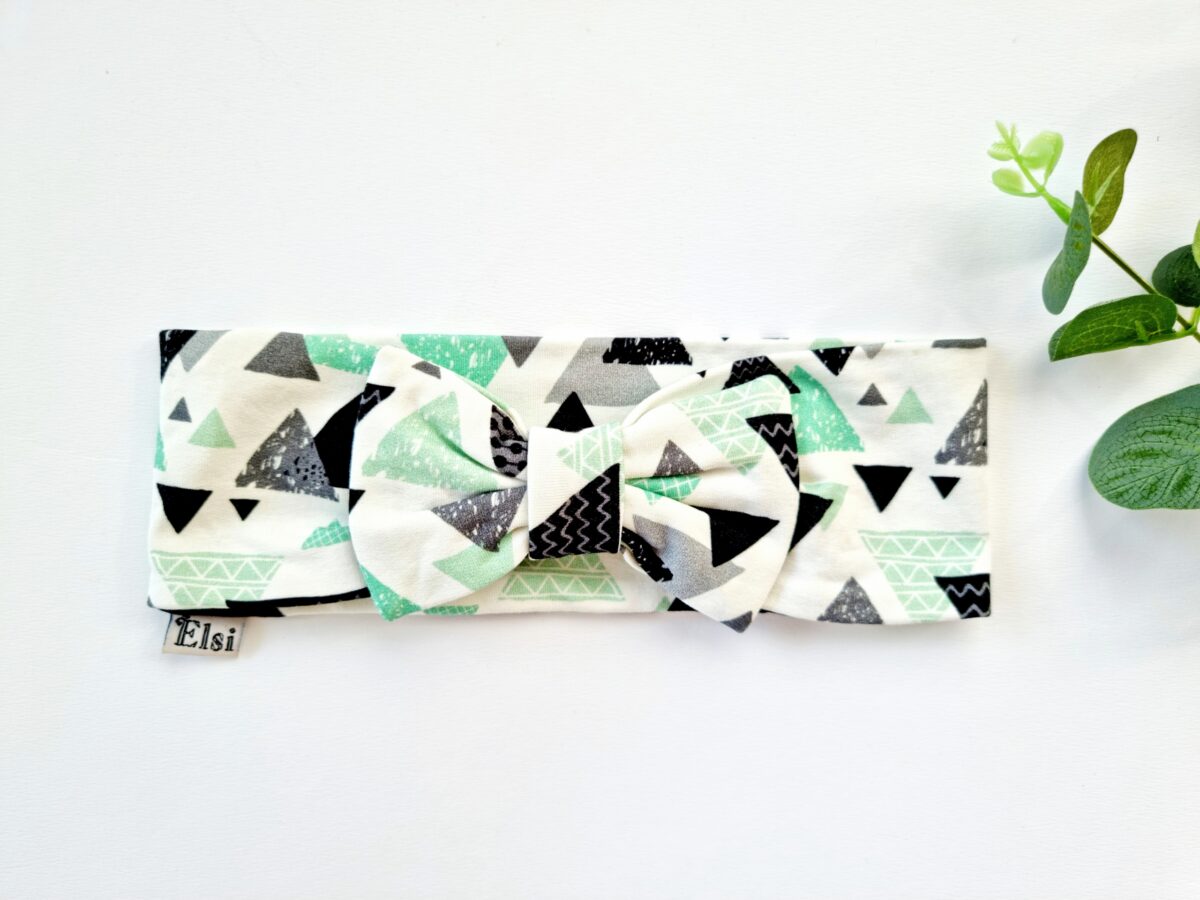 Kolmnurkadega lipsuga peapael