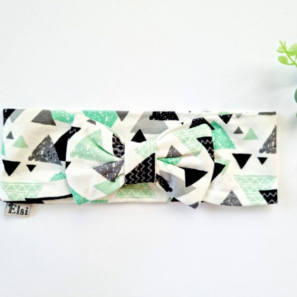 Kolmnurkadega lipsuga peapael