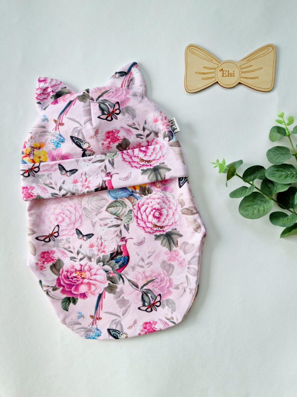 Roosal linnud (kõrvadega)