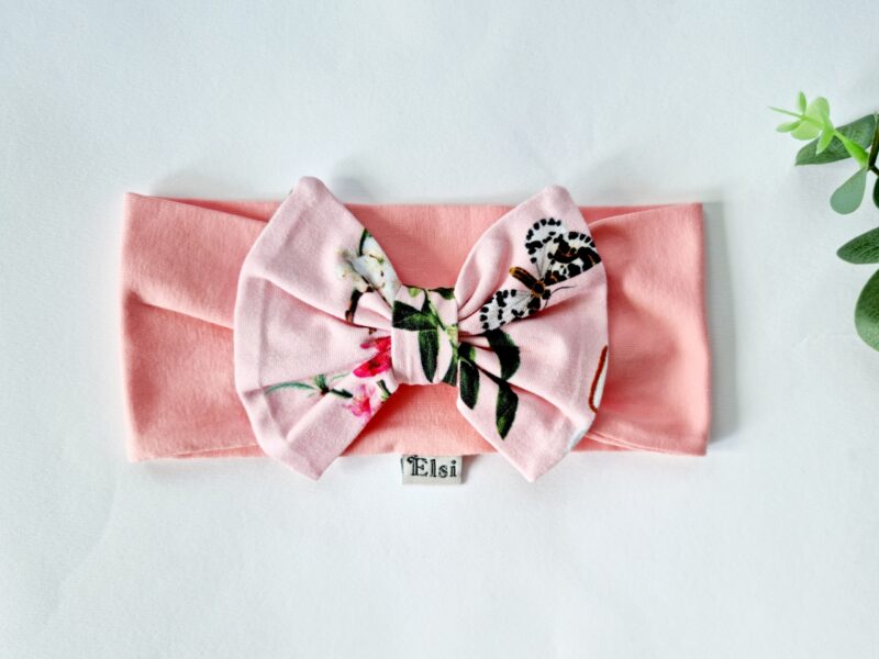 Lõheroosa peapael lipsuga Lõheroosa peapael lipsuga