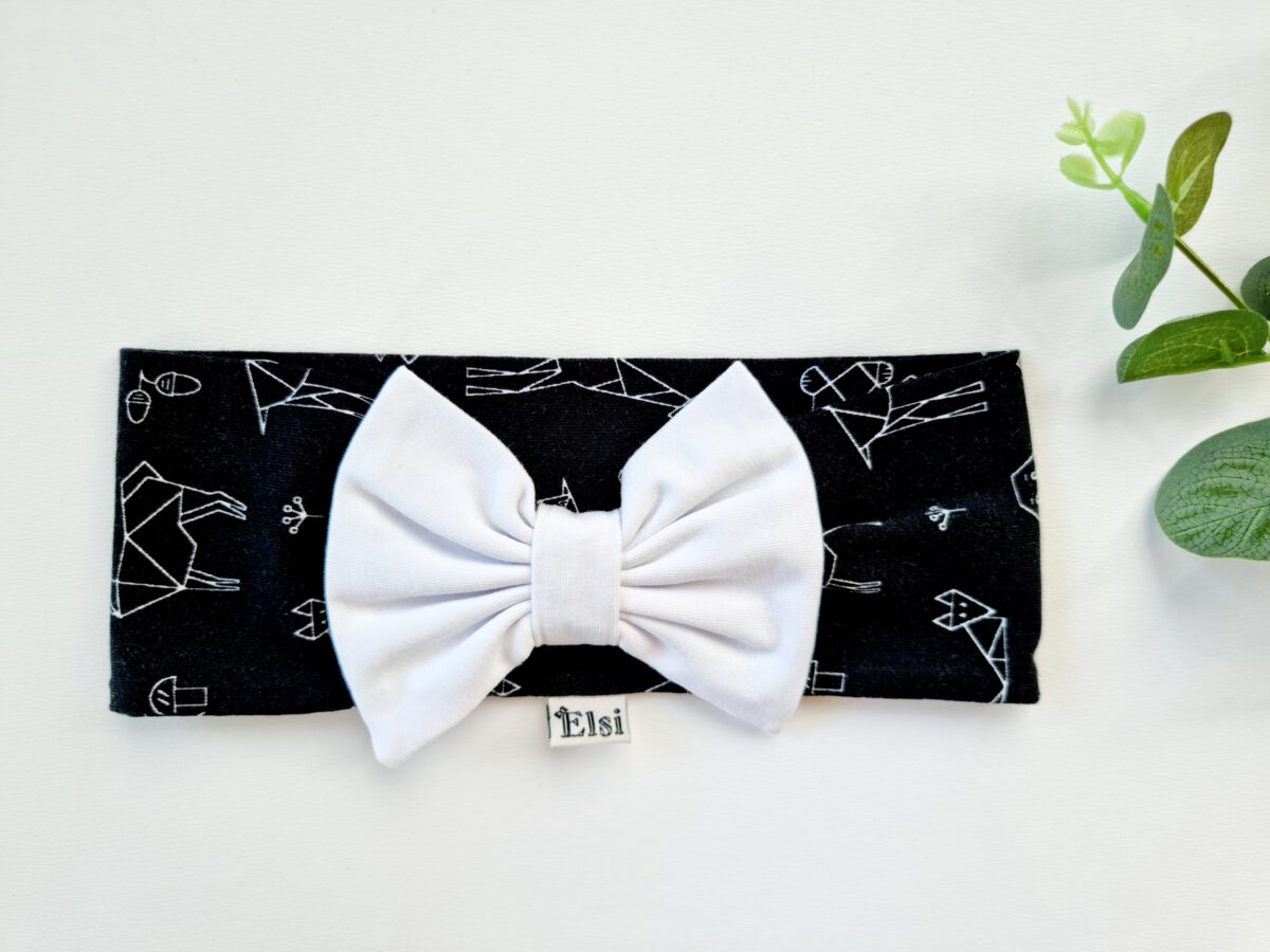 Must peapael loomade ja lipsuga Must peapael loomade ja lipsuga