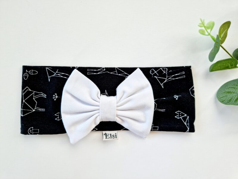 Must peapael loomade ja lipsuga