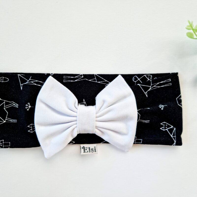 Must peapael loomade ja lipsuga