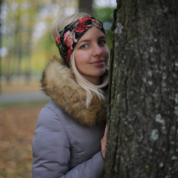 Meriinopeapael mustal roosid