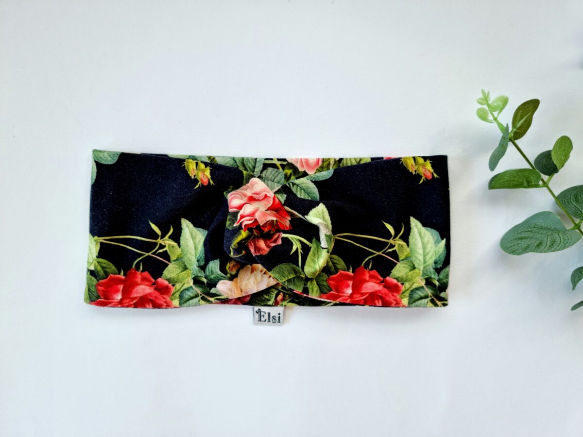 Meriinopeapael mustal roosid