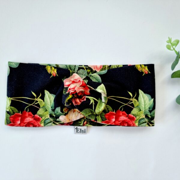 Meriinopeapael mustal roosid