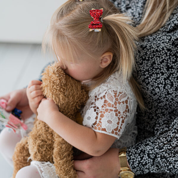 Kroko-klamber punane kuldsega