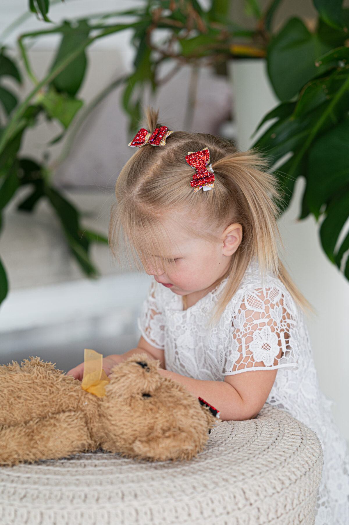 Kroko-klamber punane kuldsega