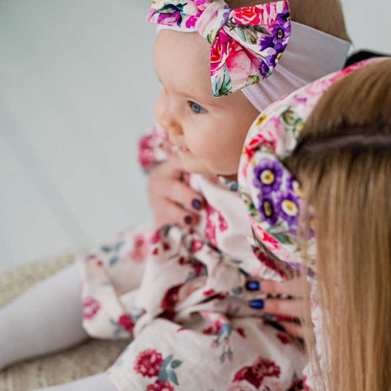 Valge peapael pojengid