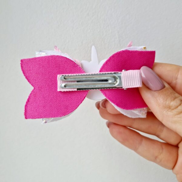 Kroko-klamber must sinisega