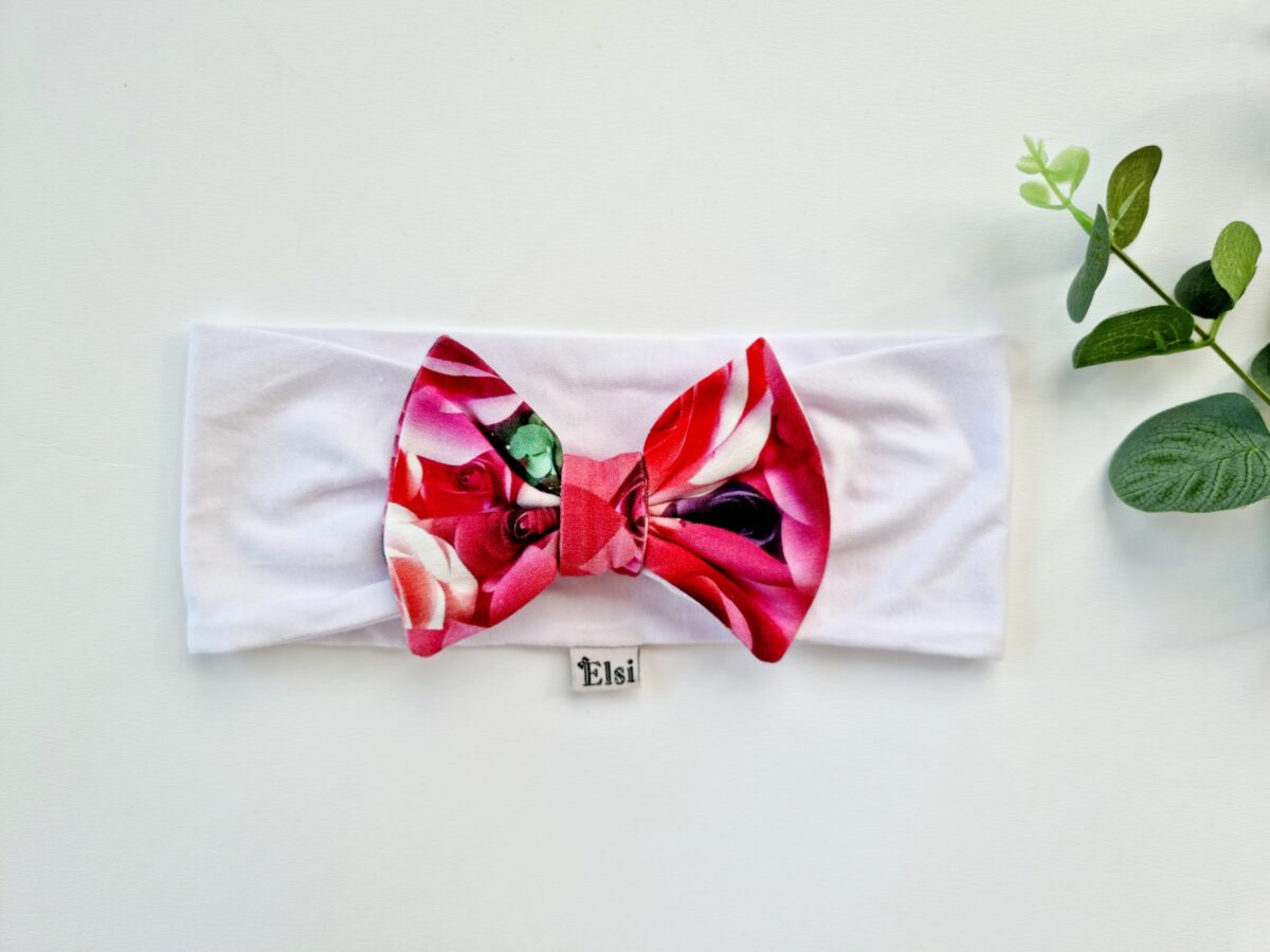 Valge peapael punased roosid Valge peapael punased roosid