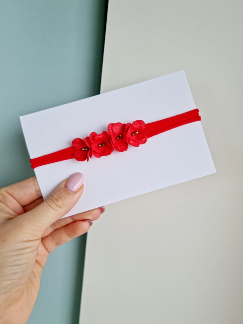 Jõulupeapael punaste lilledega