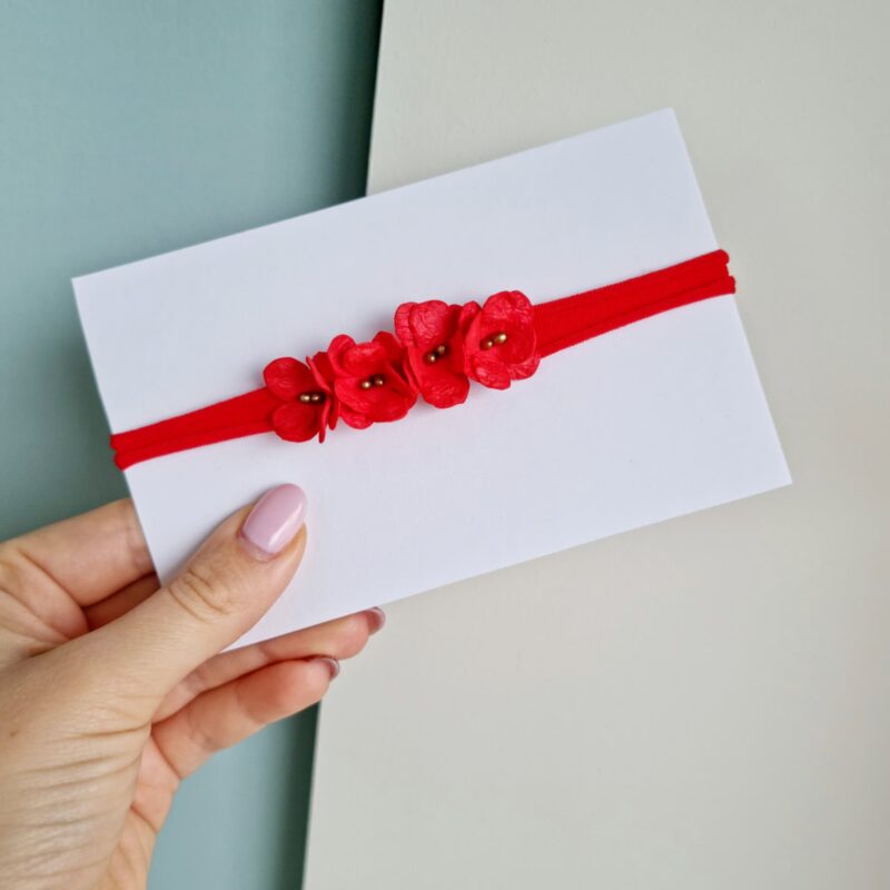 Jõulupeapael punaste lilledega