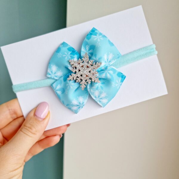 Jõulupeapael hõbedase lumehelbega