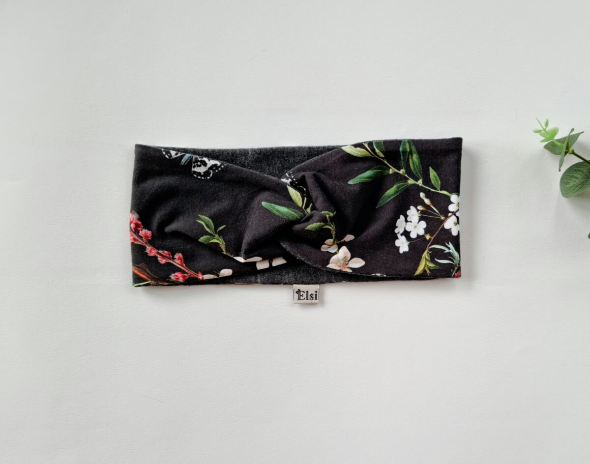 20211028_115423 Meriinopeapael mustal liblikad