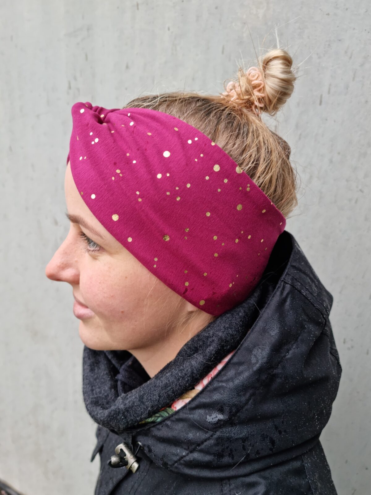 20211107_124918 Meriinopeapael veinipunasel kuldsed täpid