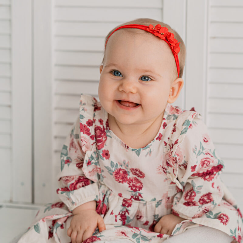 Jõulupeapael punaste lilledega