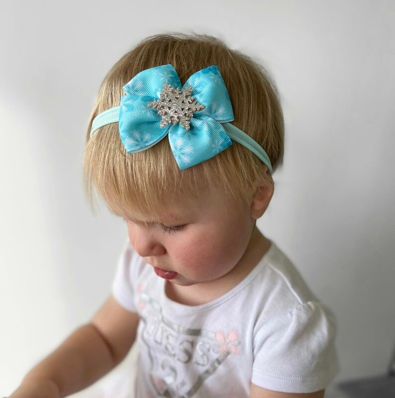 Jõulupeapael hõbedase lumehelbega