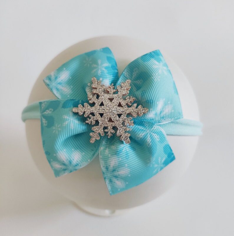 Jõulupeapael hõbedase lumehelbega