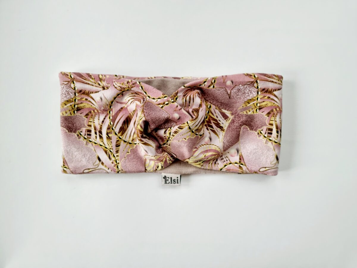 Meriinopeapael kuldsed liblikad