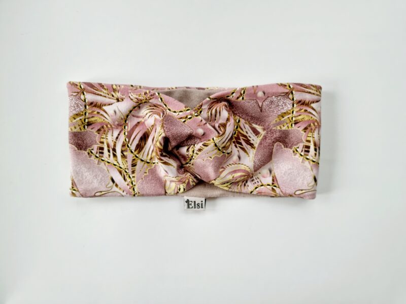 Meriinopeapael kuldsed liblikad