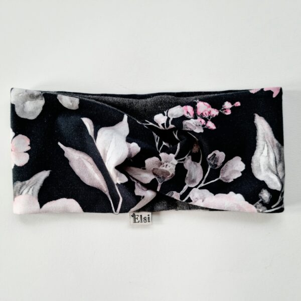 Meriinopeapael mustal lilled