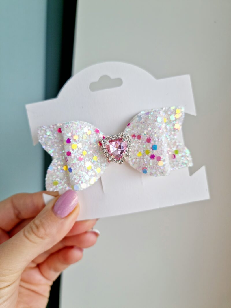 20211120_120134 Kroko-klamber valge roosa kiviga