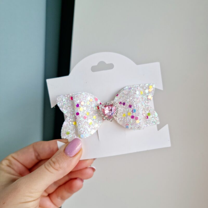 20211120_120137 Kroko-klamber valge roosa kiviga