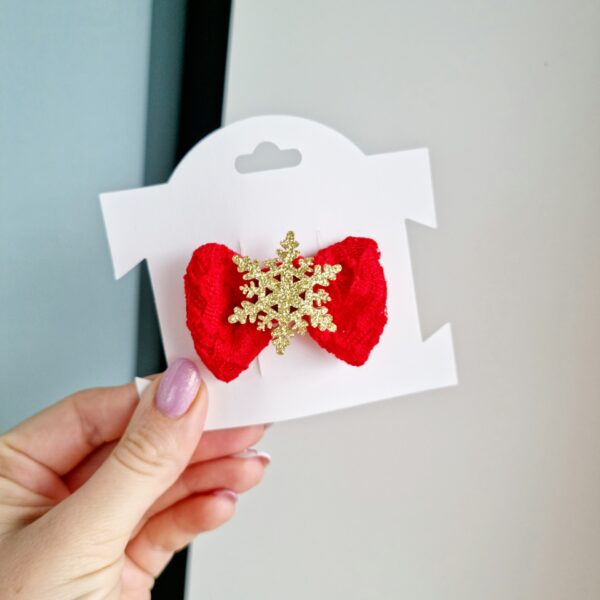 20211120_120531 Kroko-klamber punane lumehelbega