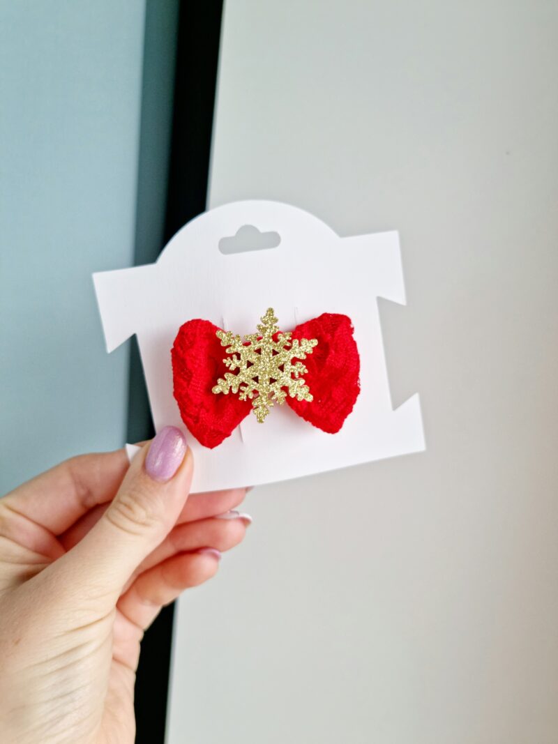 Kroko-klamber punane lumehelbega