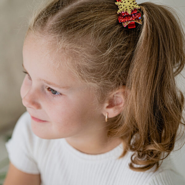 Kroko-klamber punane lumehelbega