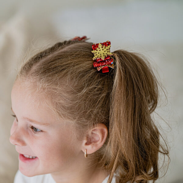 Kroko-klamber punane lumehelbega