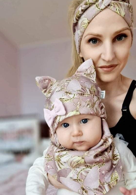 Meriinopeapael kuldsed liblikad