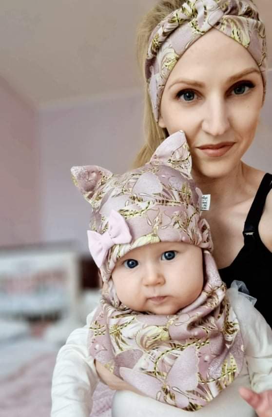 Meriinopeapael kuldsed liblikad