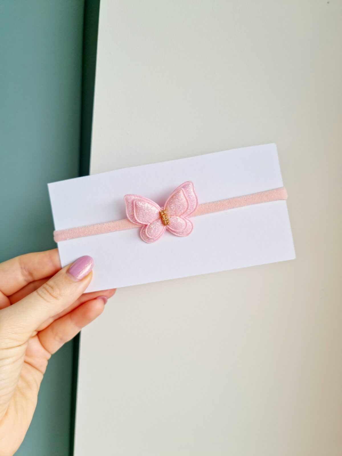 20211202_121523 Läikiv liblikas heleroosa