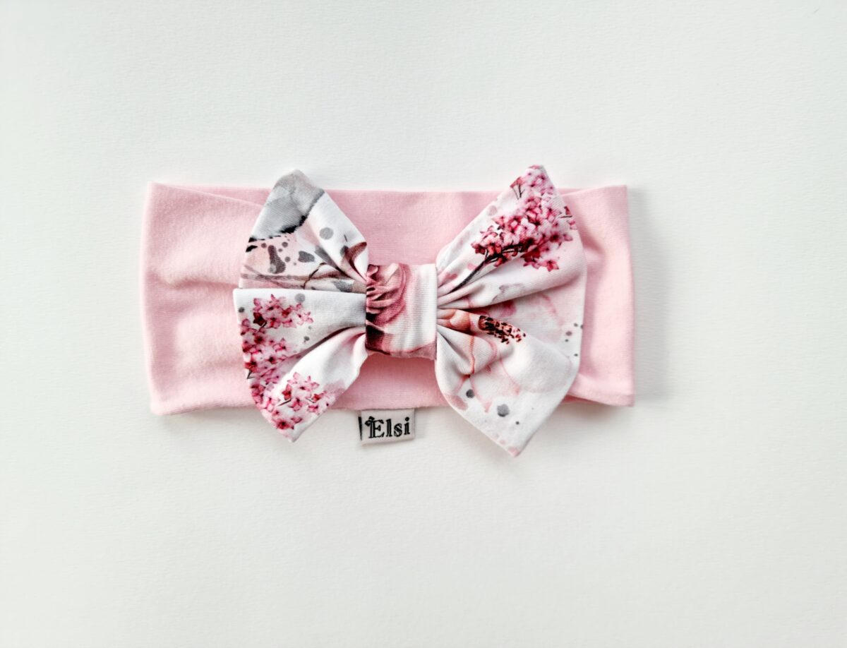 Roosa peapael roosidega