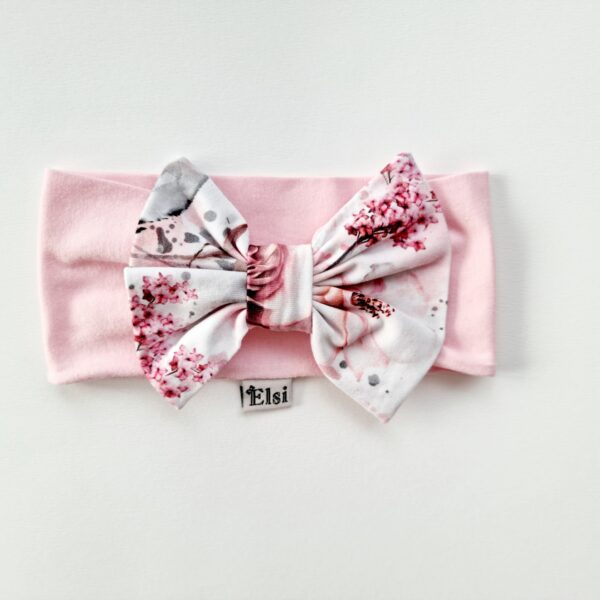 Roosa peapael roosidega