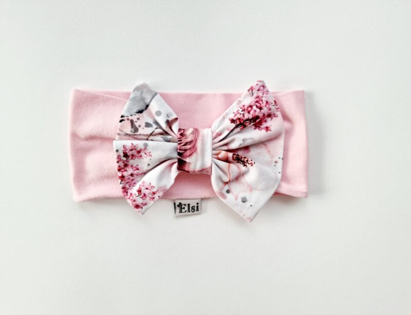 Roosa peapael roosidega