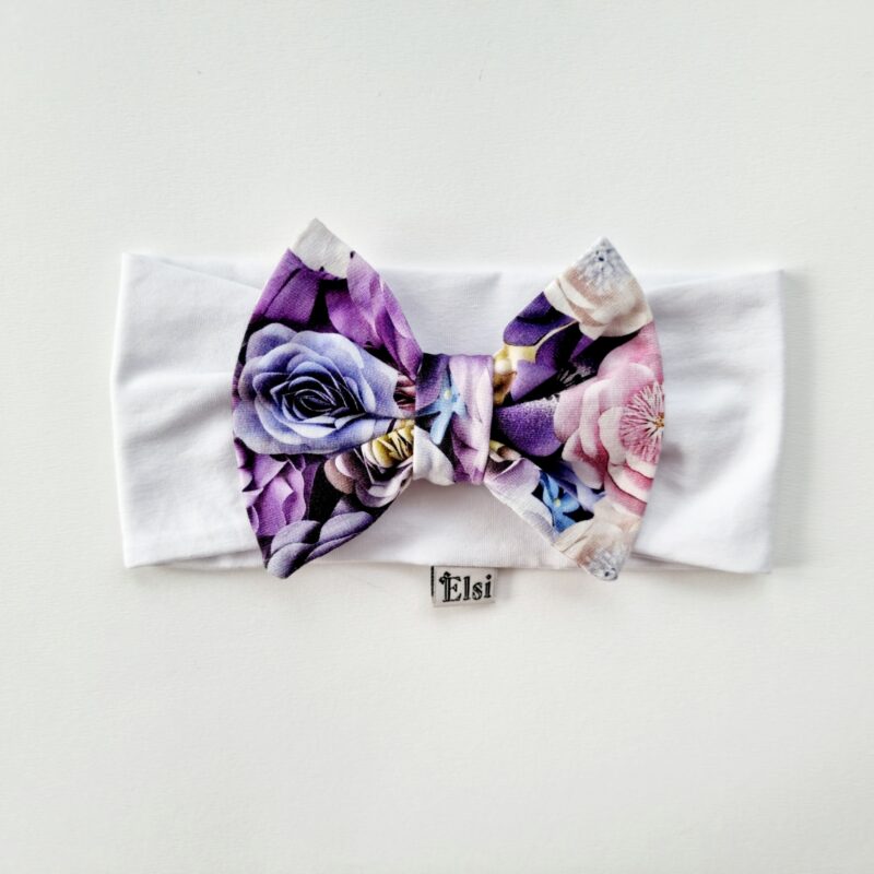 20211207_124748 Valge peapael lillade lilledega