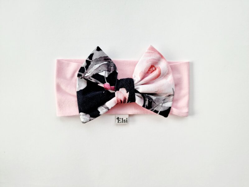 20211207_124807 Roosa peapael mustal roosidega