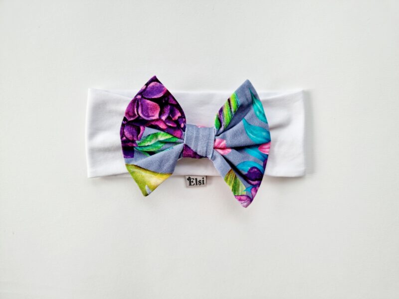 Valge peapael halli lipsuga