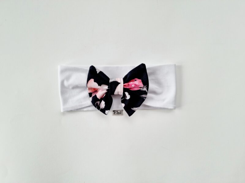 20211213_113227 Valge peapael mustal roosidega