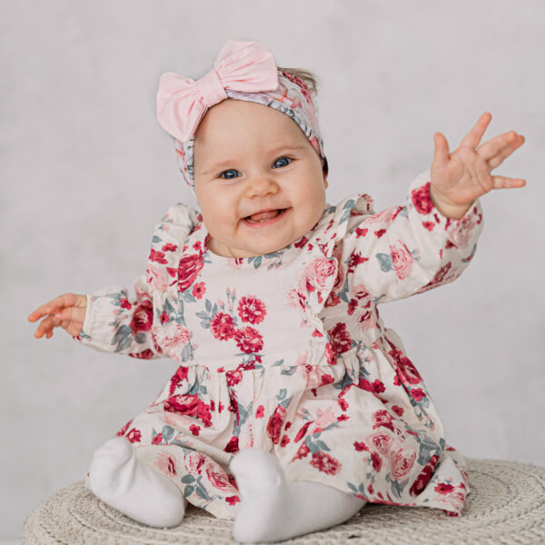 Lilleline peapael heleroosa lipsuga