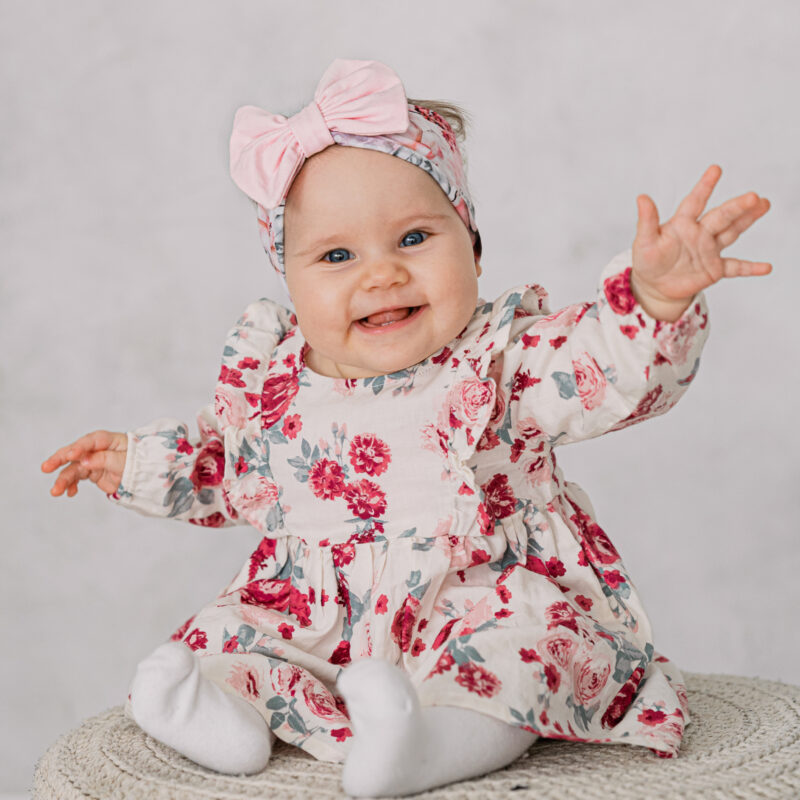 Lilleline peapael heleroosa lipsuga