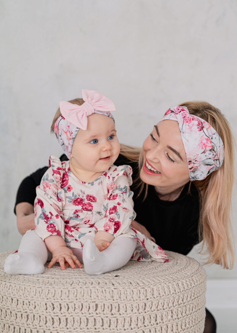 Lilleline peapael heleroosa lipsuga