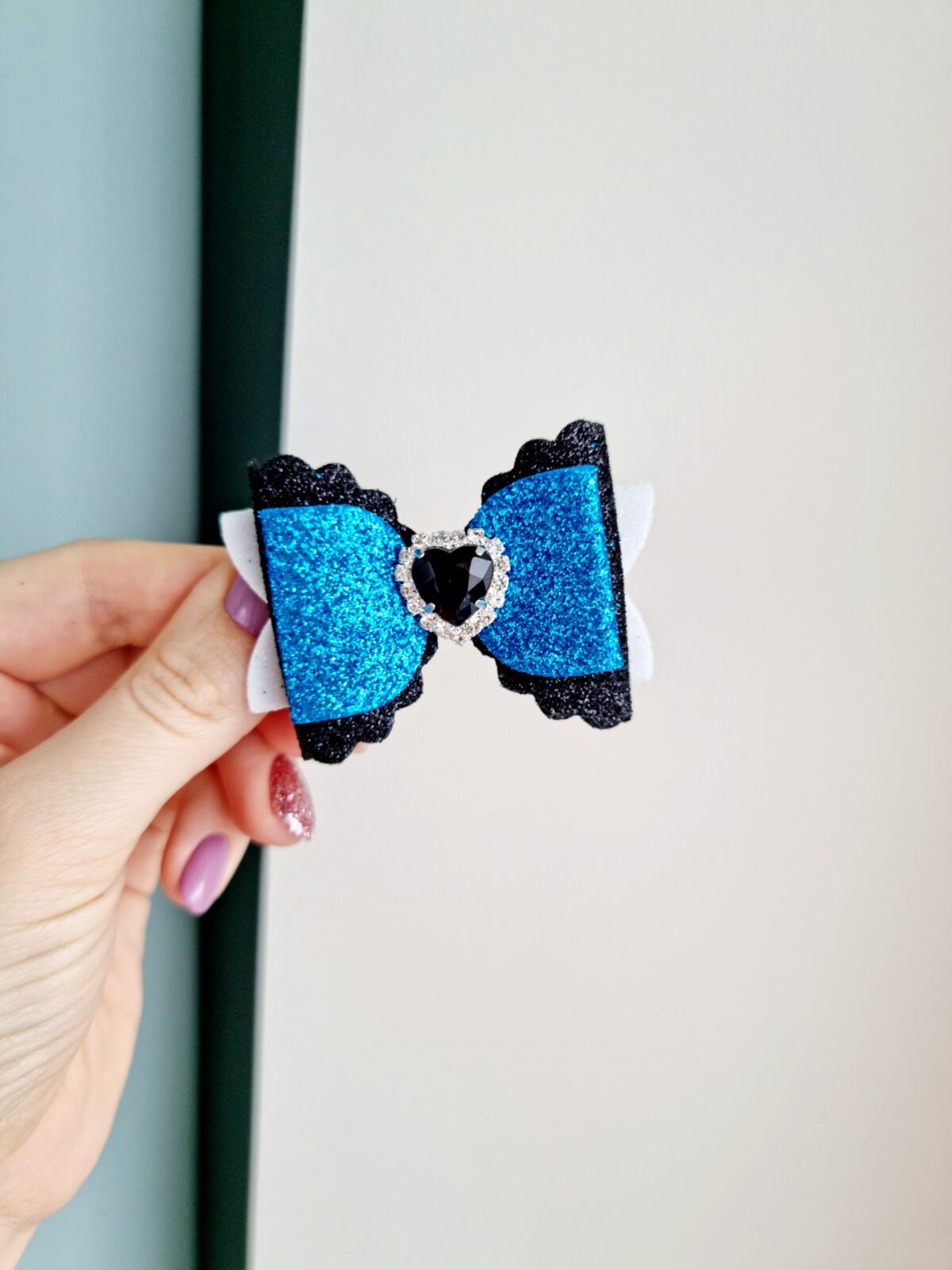 20220112_115203 Lips musta südamega