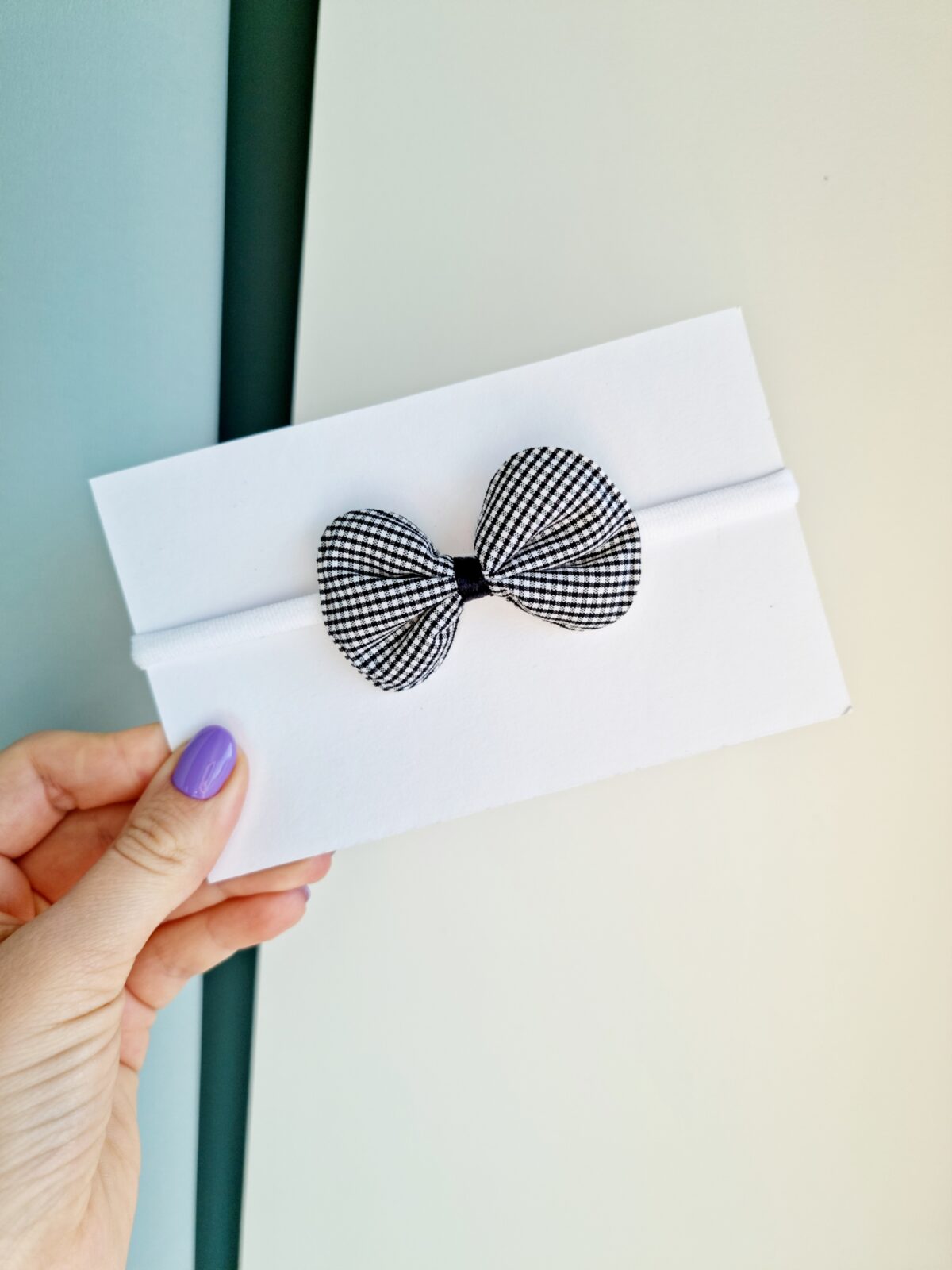 20220322_112230 Musta-valge ruuduline lips