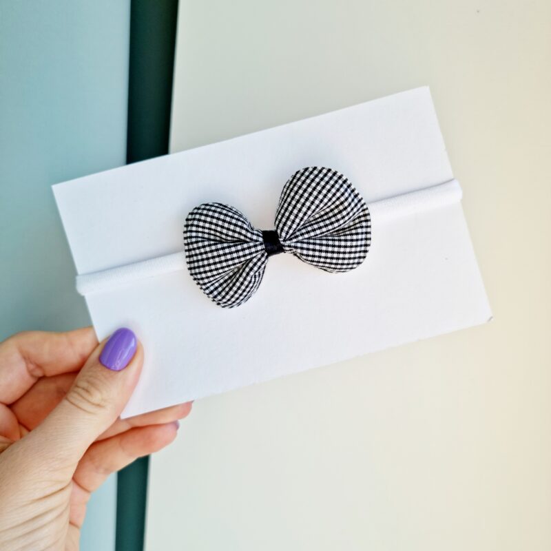 Musta-valge ruuduline lips